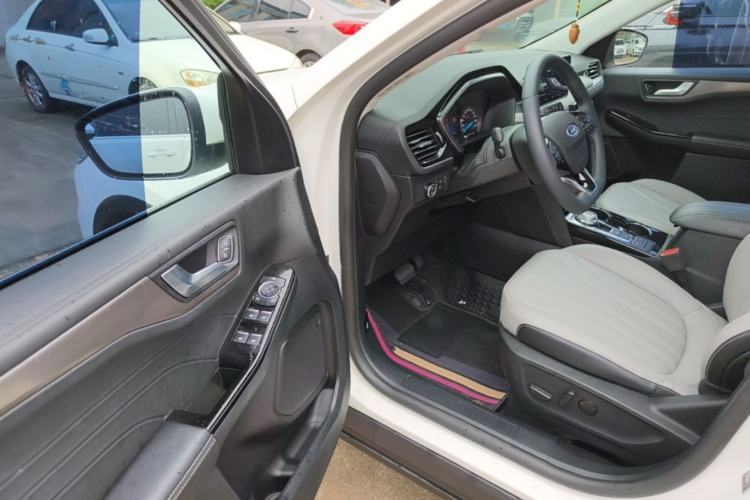 Used Ford Escape 2020 EcoBoost 245 Two-Wheel-Drive Titanium Edition Driver Seat