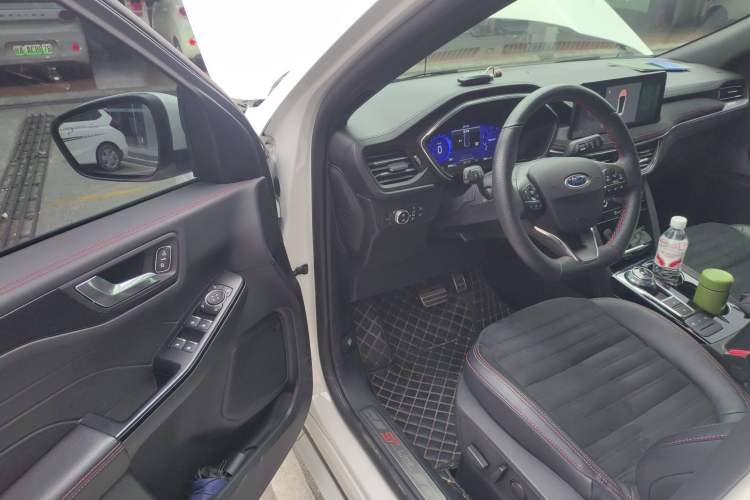 Used Ford Escape 2020 EcoBoost 245 Four-Wheel Drive ST-LINE Deluxe Edition Driver Seat