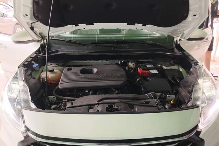 Used Ford Escape 2020 EcoBoost 245 Four-Wheel Drive Luxury Edition Engine Bay