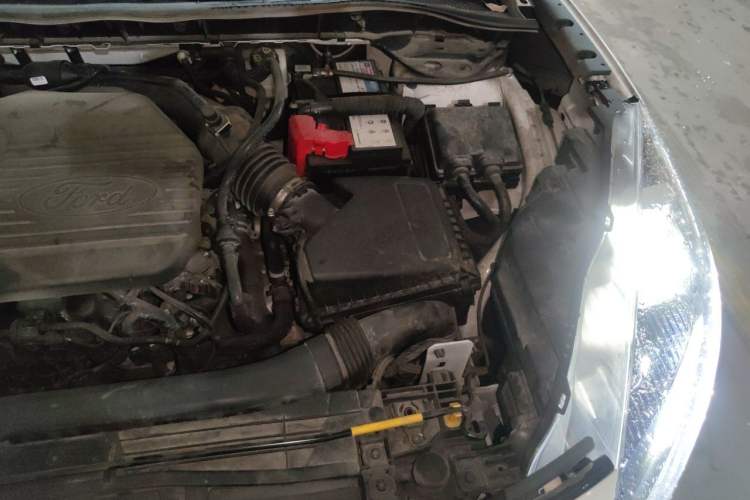 Used Ford Escape 2020 EcoBoost 245 Two-Wheel-Drive Comfort Edition Engine Bay Left
