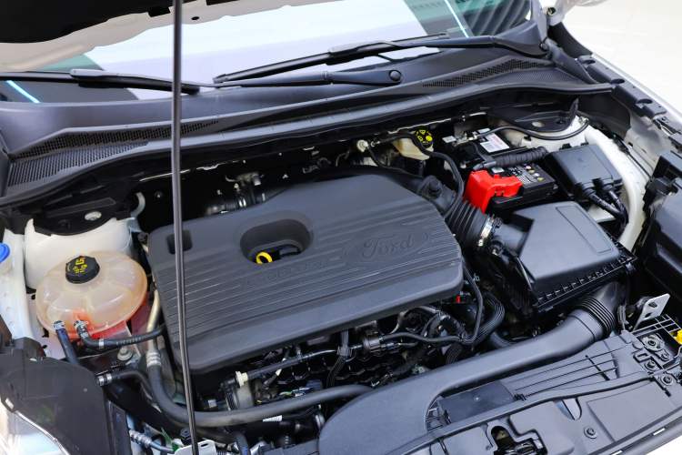 Used Ford Escape 2020 EcoBoost 245 Four-Wheel Drive ST-LINE Deluxe Edition Engine Bay