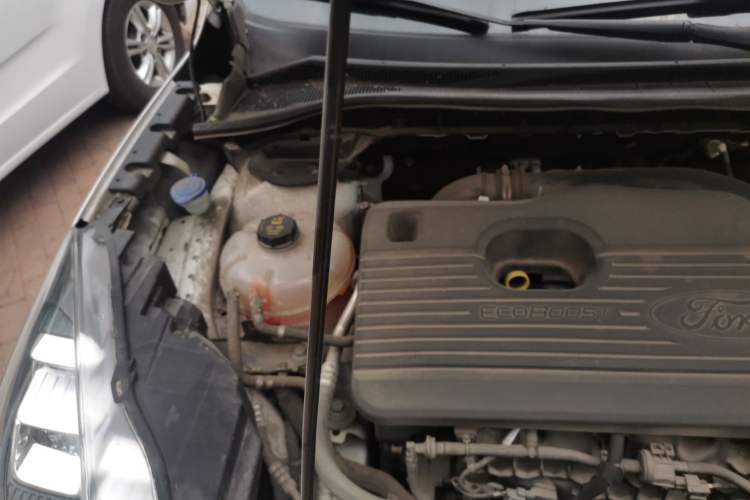 Used Ford Escape 2020 EcoBoost 245 Four-Wheel Drive ST-LINE Deluxe Edition Engine Bay Right