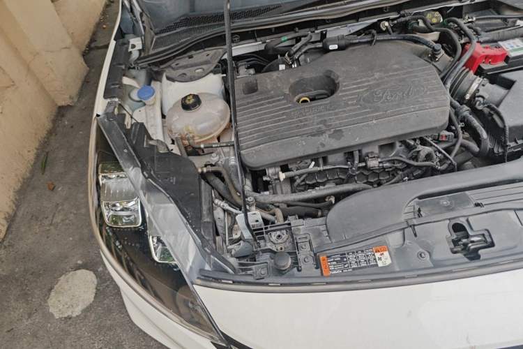 Used Ford Escape 2020 EcoBoost 245 Two-Wheel-Drive Titanium Edition Engine Bay Right