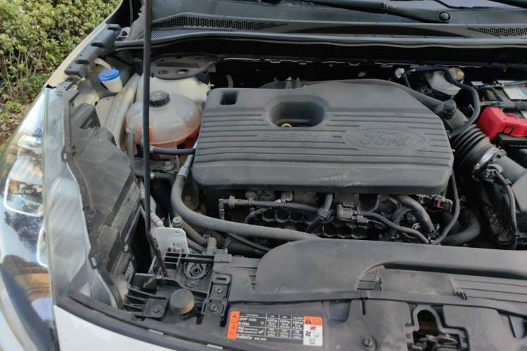 Used Ford Escape 2020 EcoBoost 245 Four-Wheel Drive ST-LINE Deluxe Edition Engine Bay Right