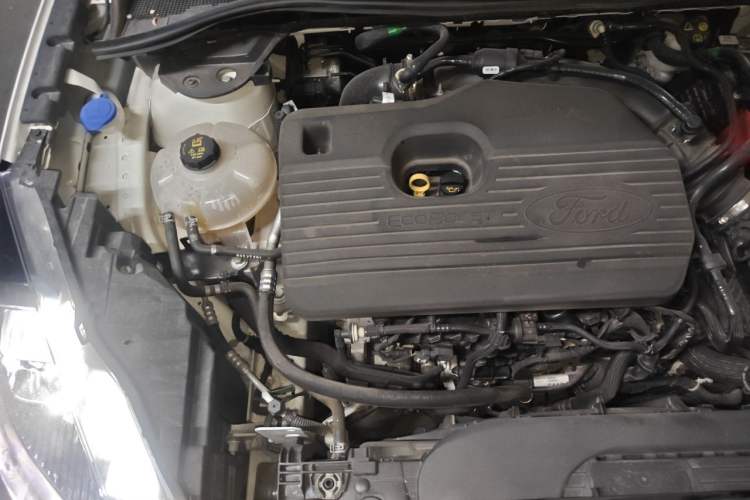 Used Ford Escape 2020 EcoBoost 245 Two-Wheel-Drive Titanium Edition Engine Bay Right