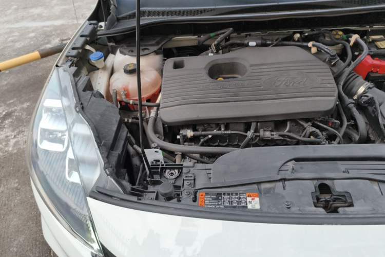Used Ford Escape 2020 EcoBoost 245 Two-Wheel-Drive Titanium Edition Engine Bay Right