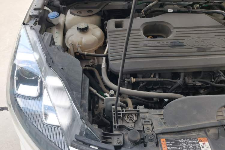 Used Ford Escape 2020 EcoBoost 245 Two-Wheel-Drive Titanium Edition Engine Bay Right