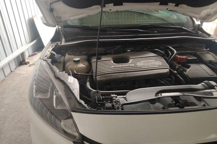 Used Ford Escape 2020 EcoBoost 245 Two-Wheel-Drive Comfort Edition Engine Bay Right