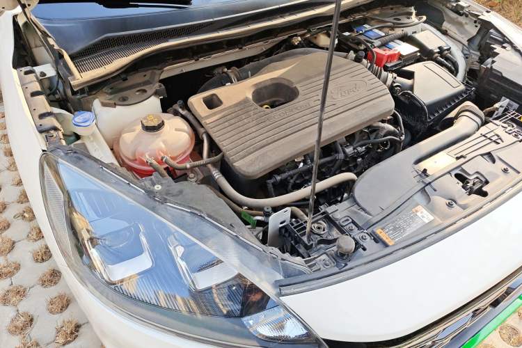 Used Ford Escape 2020 EcoBoost 245 Four-Wheel Drive Titanium Edition Engine Bay Right