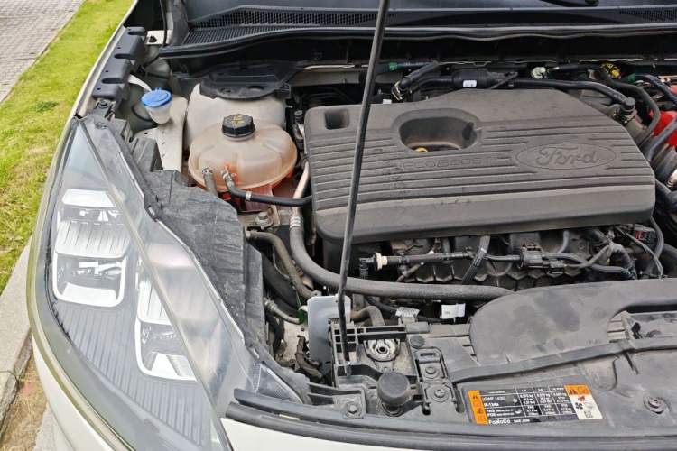 Used Ford Escape 2020 EcoBoost 245 Two-Wheel-Drive Titanium Edition Engine Bay Right