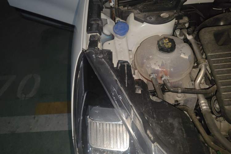 Used Ford Escape 2020 EcoBoost 245 Two-Wheel-Drive Titanium Edition Engine Bay Right