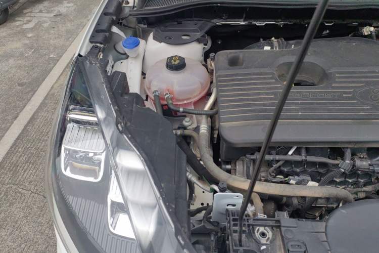 Used Ford Escape 2020 EcoBoost 245 Four-Wheel Drive ST-LINE Deluxe Edition Engine Bay Right
