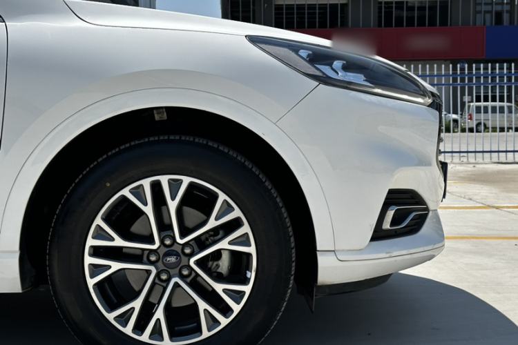 Used Ford Escape 2020 EcoBoost 245 Four-Wheel Drive Luxury Edition Exterior 7