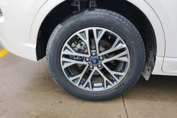 Used Ford Escape 2020 EcoBoost 245 Four-Wheel Drive Luxury Edition Exterior 8