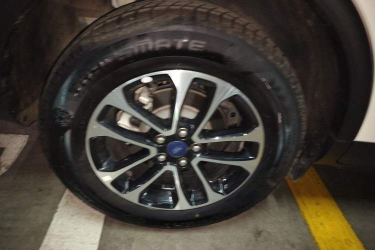 Used Ford Escape 2020 EcoBoost 245 Two-Wheel-Drive Comfort Edition Exterior 8
