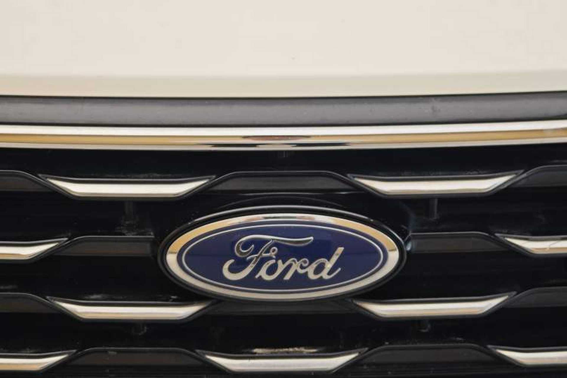 Used Ford Escape 2020 EcoBoost 245 Four-Wheel Drive Luxury Edition Exterior 9