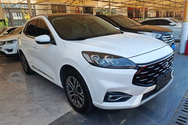 Used Ford Escape 2020 EcoBoost 245 Four-Wheel Drive Luxury Edition Front Right 45 Deg