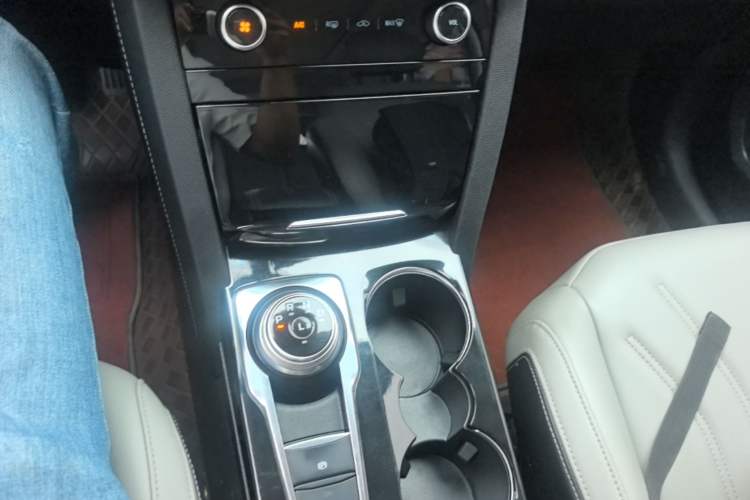 Used Ford Escape 2020 EcoBoost 245 Two-Wheel-Drive Comfort Edition Gear Lever