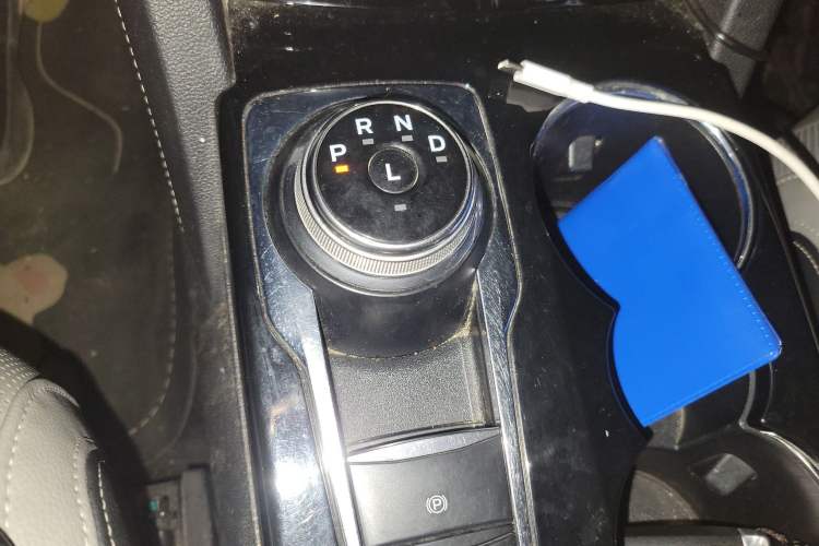 Used Ford Escape 2020 EcoBoost 245 4x4 Enjoyment Model Gear Lever