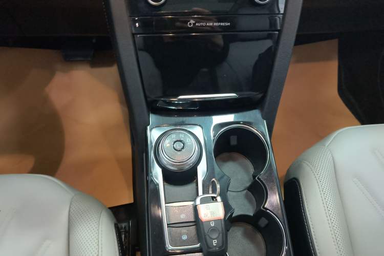 Used Ford Escape 2020 EcoBoost 245 Two-Wheel-Drive Titanium Edition Gear Lever