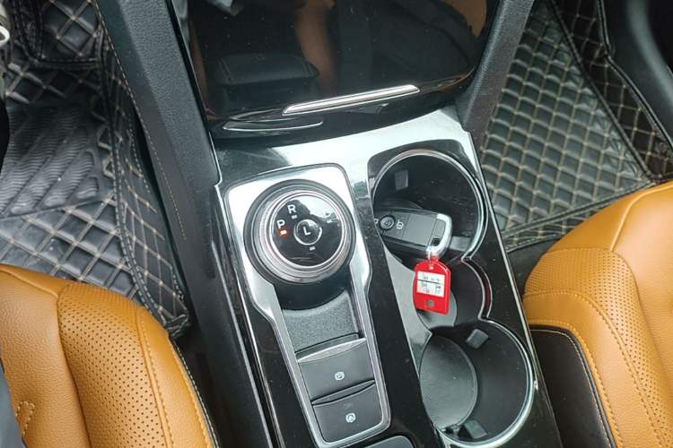 Used Ford Escape 2020 EcoBoost 245 Two-Wheel Drive Smart & Enjoyment Model Gear Lever