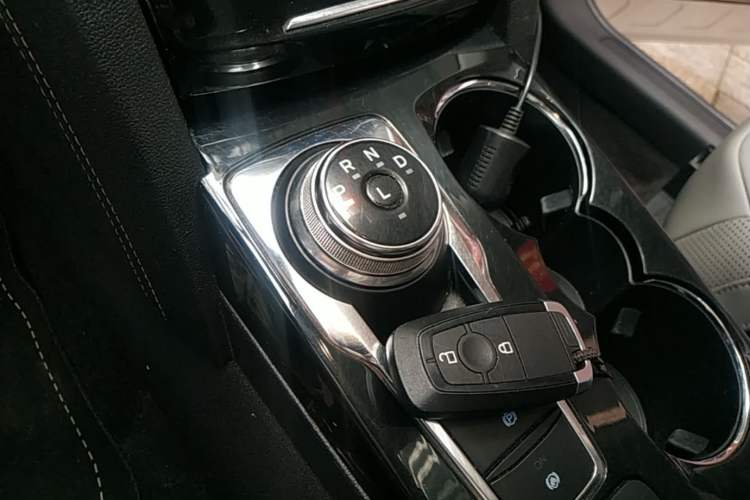 Used Ford Escape 2020 EcoBoost 245 4x4 Enjoyment Model Gear Lever
