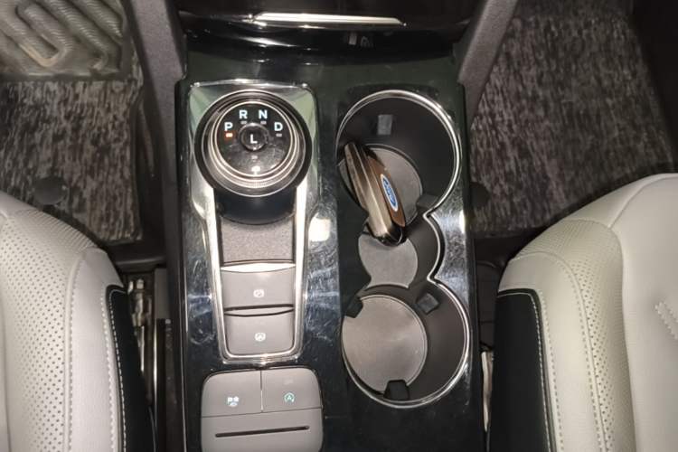 Used Ford Escape 2020 EcoBoost 245 Four-Wheel Drive Luxury Edition Gear Lever