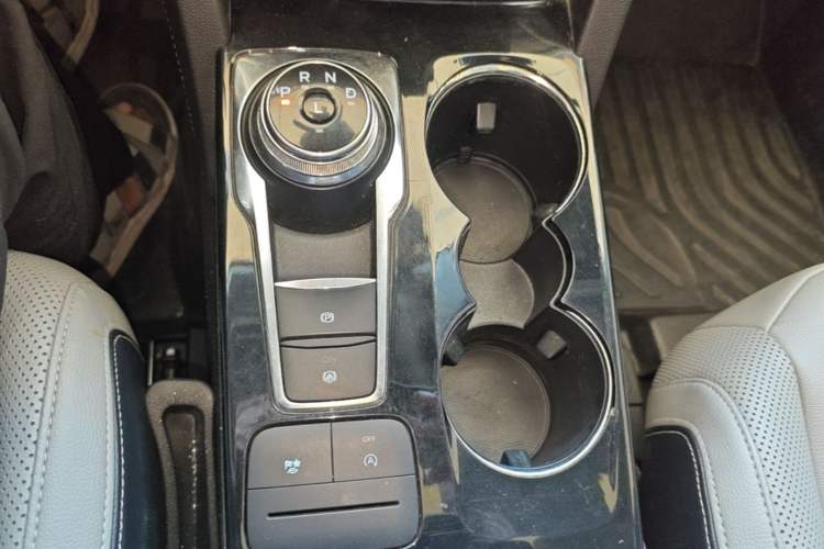Used Ford Escape 2020 EcoBoost 245 Four-Wheel Drive Luxury Edition Gear Lever
