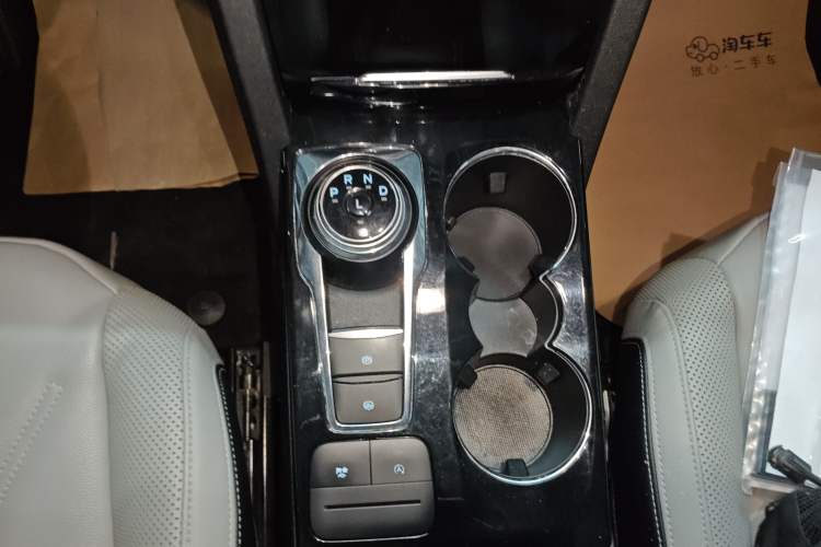 Used Ford Escape 2020 EcoBoost 245 4x4 Enjoyment Model Gear Lever