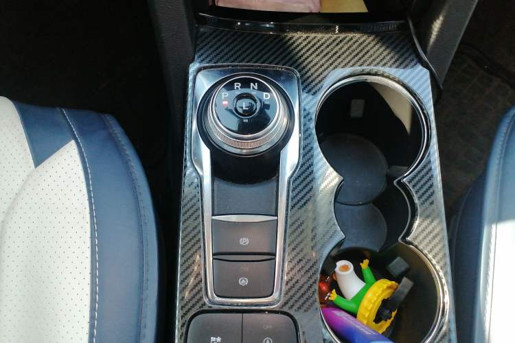Used Ford Escape 2020 EcoBoost 245 4x4 Enjoyment Model Gear Lever