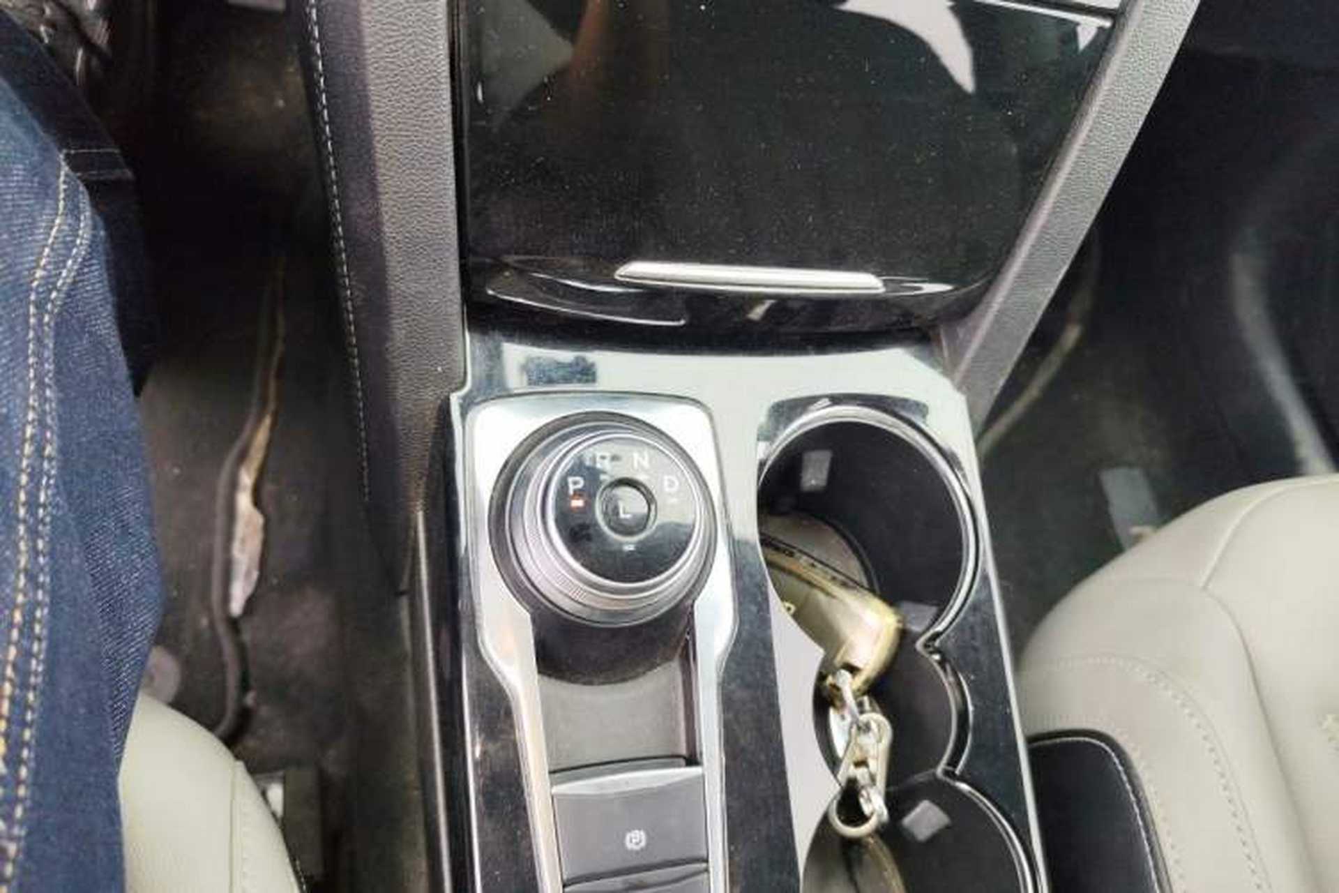 Used Ford Escape 2020 EcoBoost 245 Two-Wheel-Drive Comfort Edition Gear Lever