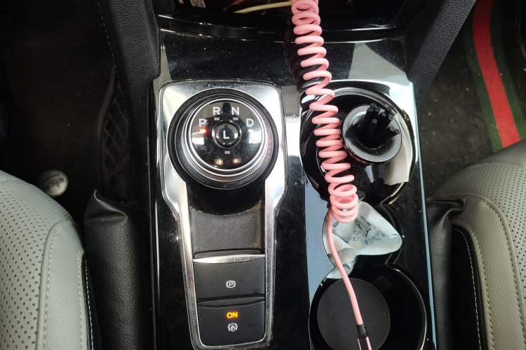 Used Ford Escape 2020 EcoBoost 245 Two-Wheel-Drive Titanium Edition Gear Lever