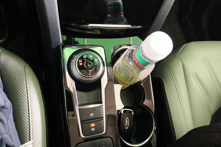 Used Ford Escape 2020 EcoBoost 245 Four-Wheel Drive Luxury Edition Gear Lever