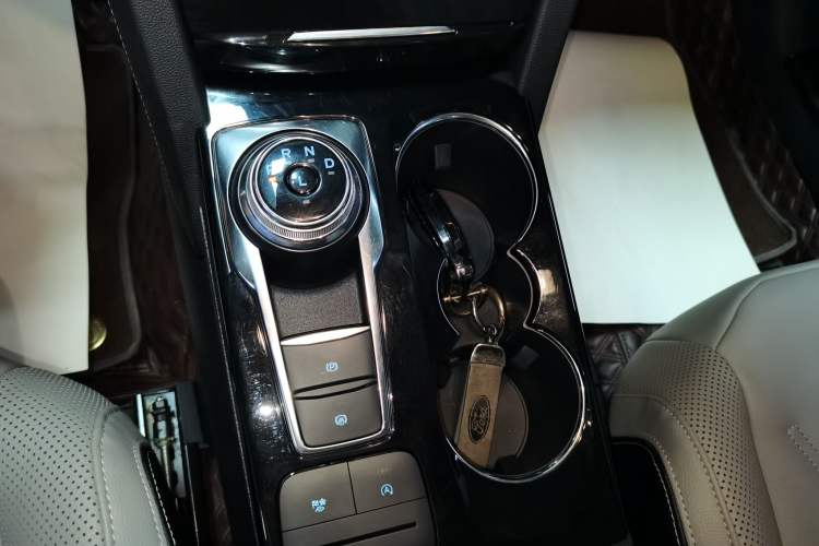 Used Ford Escape 2020 EcoBoost 245 Two-Wheel Drive Smart & Enjoyment Model Gear Lever