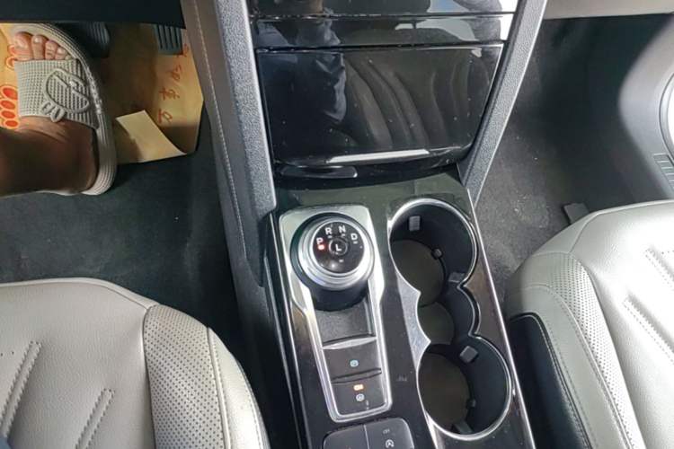 Used Ford Escape 2020 EcoBoost 245 4x4 Enjoyment Model Gear Lever