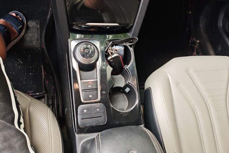 Used Ford Escape 2020 EcoBoost 245 4x4 Enjoyment Model Gear Lever