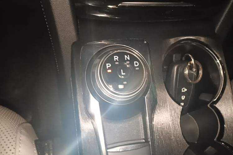 Used Ford Escape 2020 EcoBoost 245 Two-Wheel Drive Smart & Enjoyment Model Gear Lever