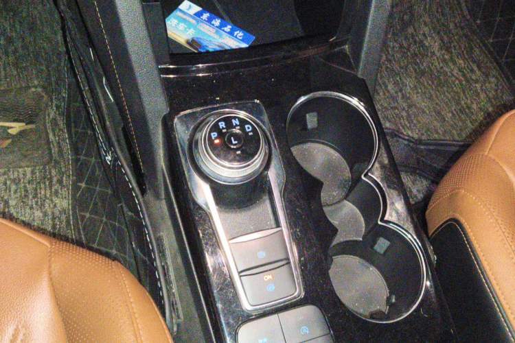 Used Ford Escape 2020 EcoBoost 245 Four-Wheel Drive Luxury Edition Gear Lever