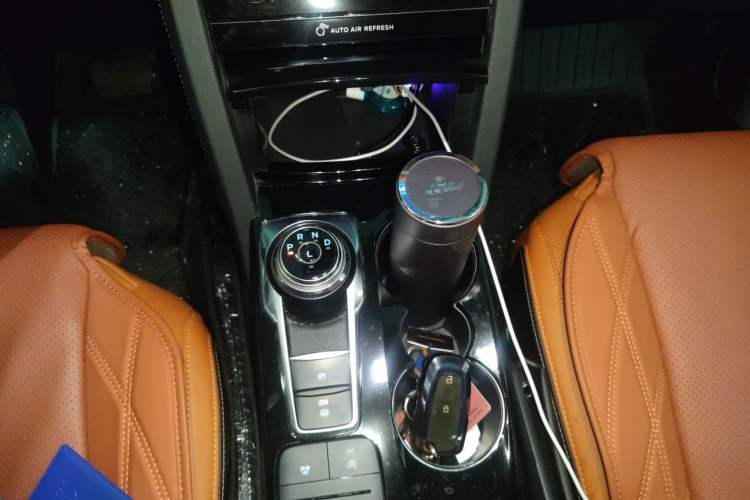 Used Ford Escape 2020 EcoBoost 245 Two-Wheel-Drive Comfort Edition Gear Lever