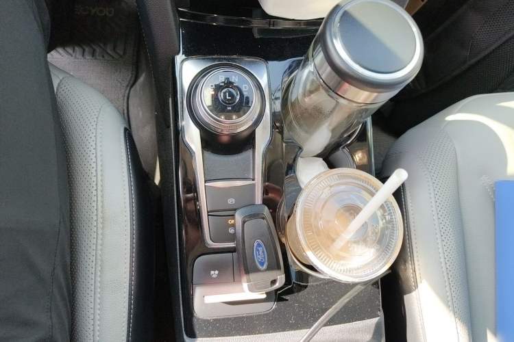 Used Ford Escape 2020 EcoBoost 245 Four-Wheel Drive Luxury Edition Gear Lever