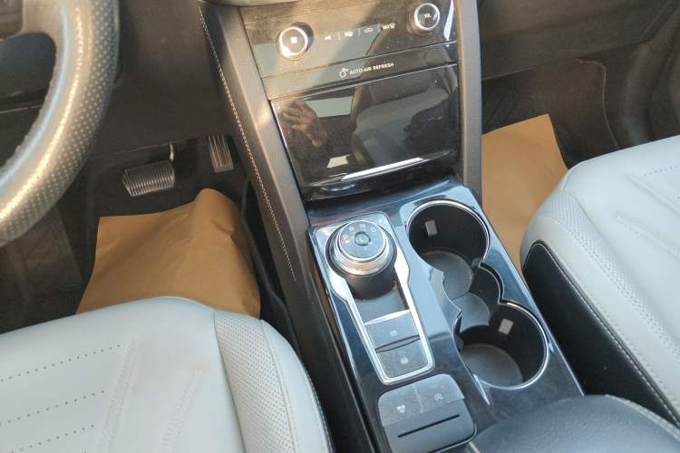 Used Ford Escape 2020 EcoBoost 245 Two-Wheel-Drive Titanium Edition Gear Lever