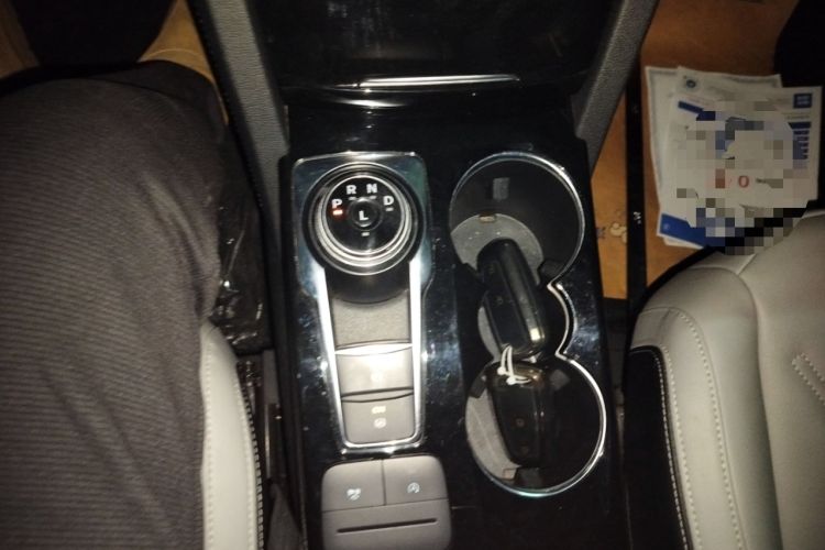 Used Ford Escape 2020 EcoBoost 245 Two-Wheel-Drive Comfort Edition Gear Lever