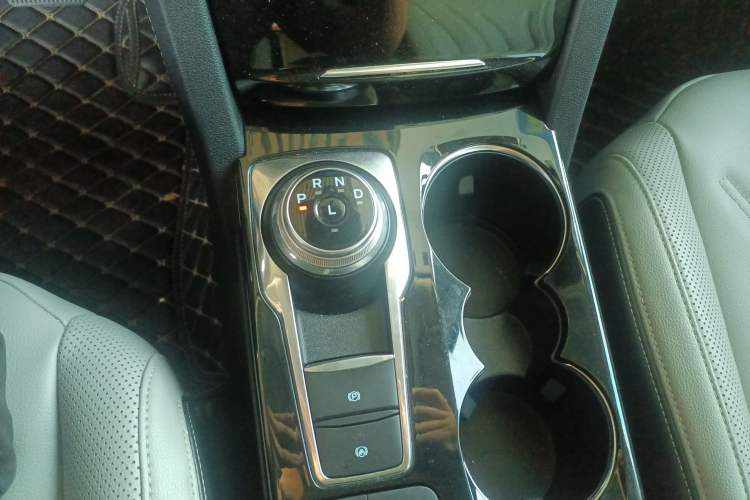 Used Ford Escape 2020 EcoBoost 245 Four-Wheel Drive Luxury Edition Gear Lever