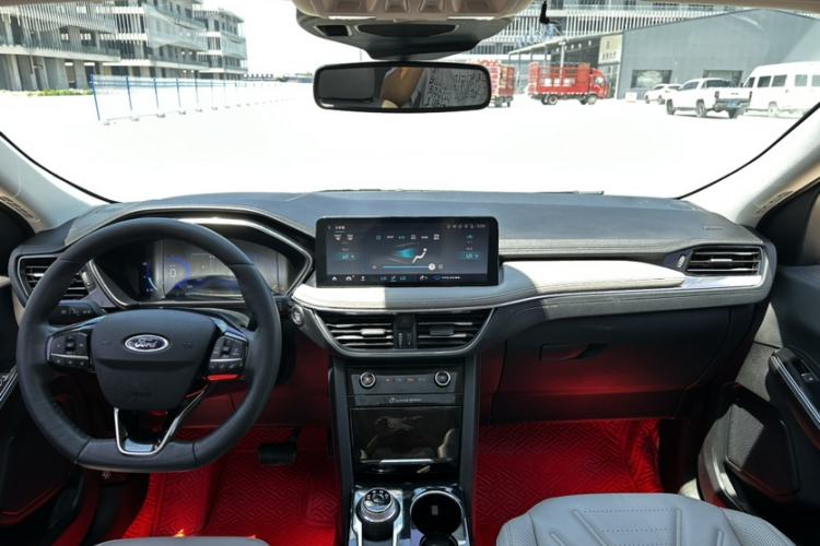 Used Ford Escape 2020 EcoBoost 245 Four-Wheel Drive Luxury Edition Interior 10