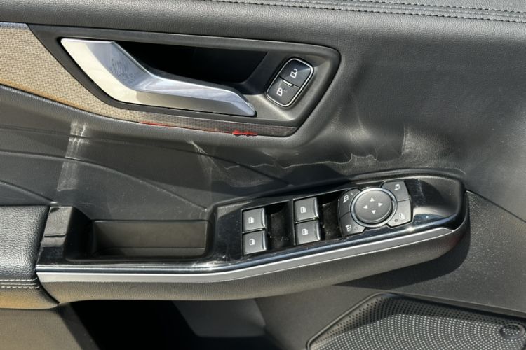 Used Ford Escape 2020 EcoBoost 245 Four-Wheel Drive Luxury Edition Interior 11