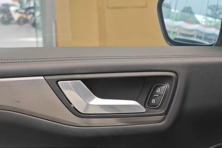 Used Ford Escape 2020 EcoBoost 245 Four-Wheel Drive Luxury Edition Interior 12