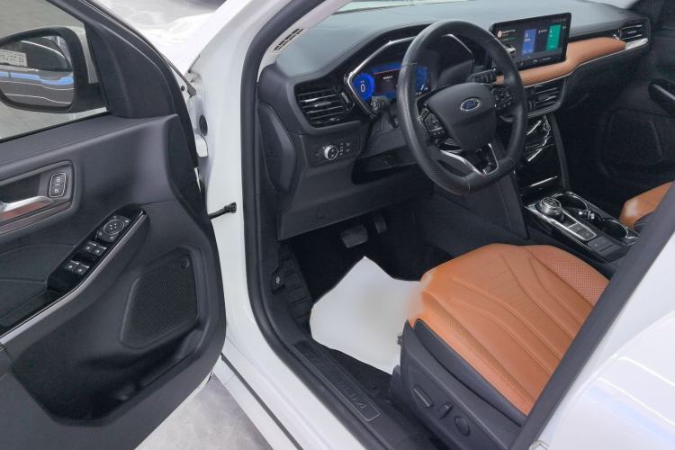 Used Ford Escape 2020 EcoBoost 245 Four-Wheel Drive Luxury Edition Interior 2