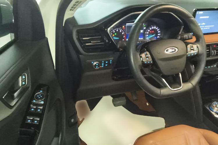 Used Ford Escape 2020 EcoBoost 245 4x4 Enjoyment Model Interior 3