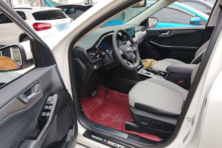 Used Ford Escape 2020 EcoBoost 245 Four-Wheel Drive Luxury Edition Interior 3