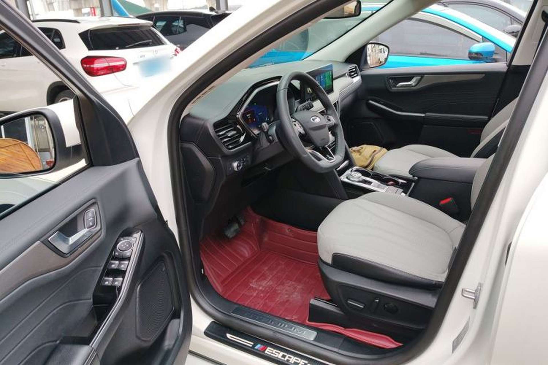Used Ford Escape 2020 EcoBoost 245 Four-Wheel Drive Luxury Edition Interior 3